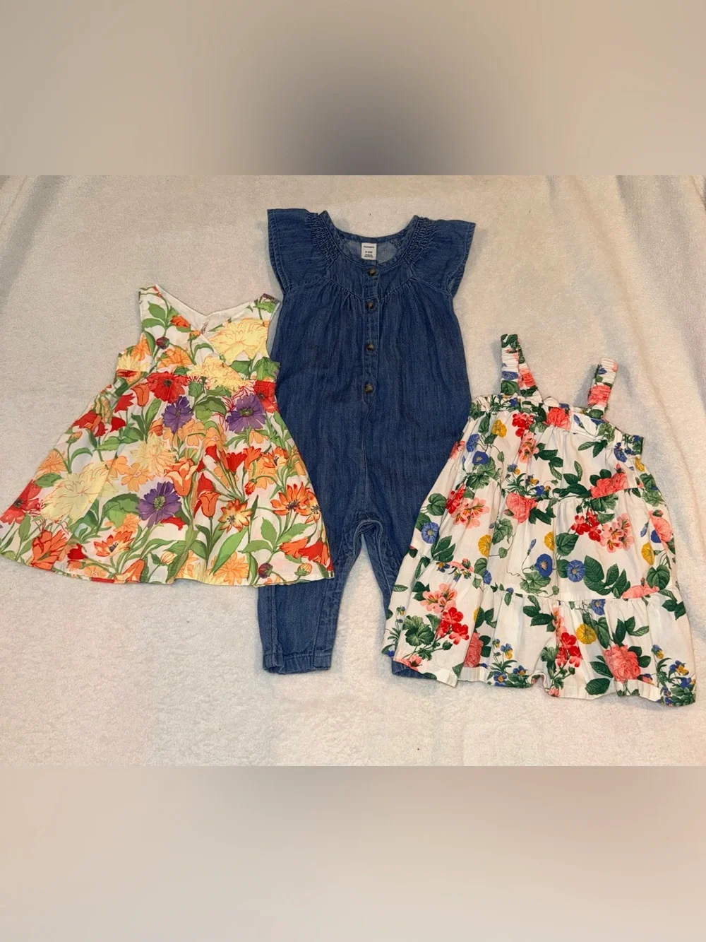 Old Navy baby, lot of 3 girls outfits, size 6-12 mos